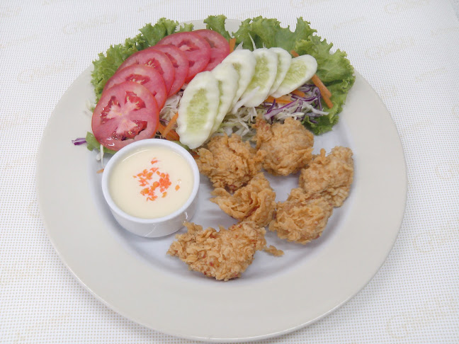 ไก่ก๊อบกอบ - การบริการอาหารและที่พัก