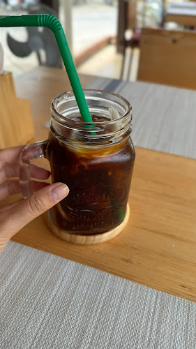 Coco's Nai Harn Cafe - การบริการอาหารและที่พัก