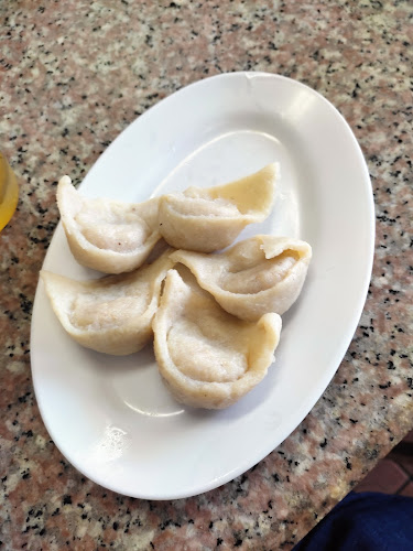 ตา ต้า สุกี้ - การบริการอาหารและที่พัก