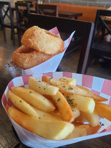 Opinii despre JIM's Burgers & Beers - Pakkred în อำเภอปากเกร็ด - การบริการอาหารและที่พัก