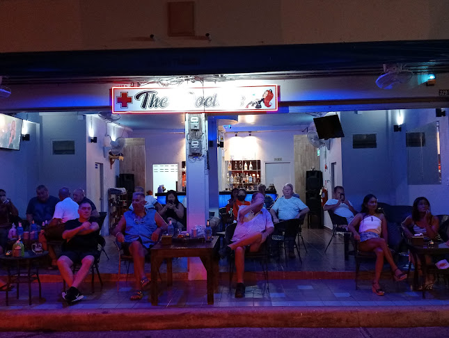 The Doctors bar - การบริการอาหารและที่พัก
