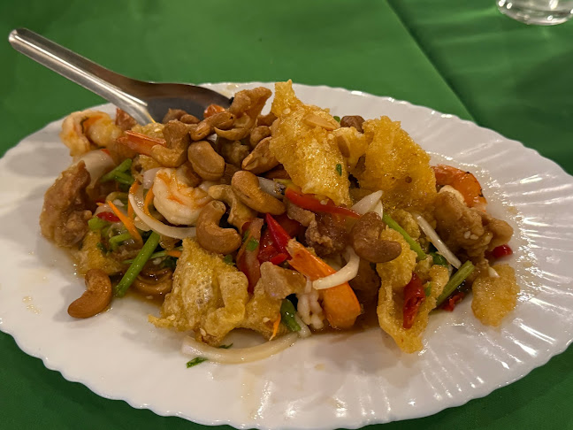 แพอาหาร ร. เรือ นครสวรรค์ - การบริการอาหารและที่พัก