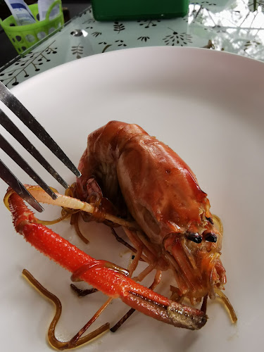 Alive Cheewit Cheewa - การบริการอาหารและที่พัก