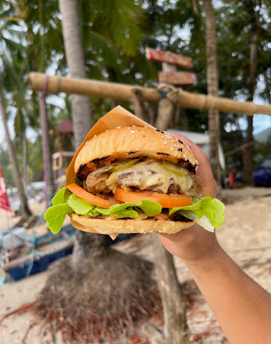 Opinii despre Village Burgers Kamala în อำเภอกะทู้ - การบริการอาหารและที่พัก