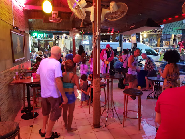 Bacchus Bar - การบริการอาหารและที่พัก