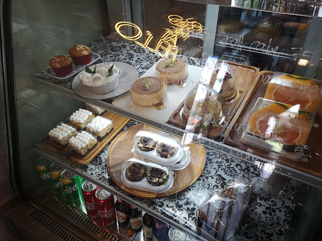 Folk Café Phuket - การบริการอาหารและที่พัก