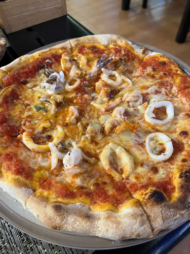 Comentarii opinii despre Capri Restaurant & Bar Karon