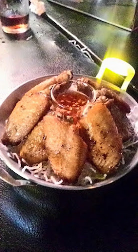 เฉลิมกรุง วินเทจ พัทยากลาง - การบริการอาหารและที่พัก