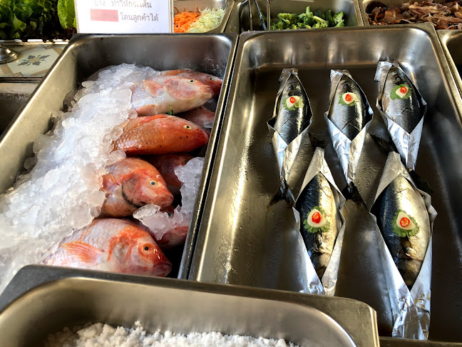 บ้านปิ้งย่าง ภูเก็ต - การบริการอาหารและที่พัก