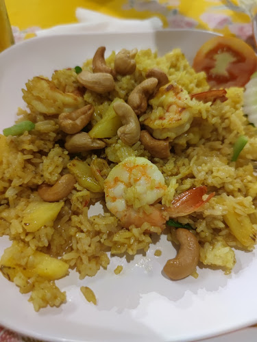 Paradise. The Expression Bar - การบริการอาหารและที่พัก