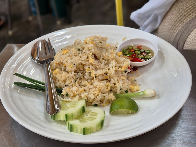 4,6 ตําบล ตลาดใหญ่ 8 ถ. อ๋องซิมผ่าย ตำบลตลาดใหญ่ อำเภอเมืองภูเก็ต ภูเก็ต 83000