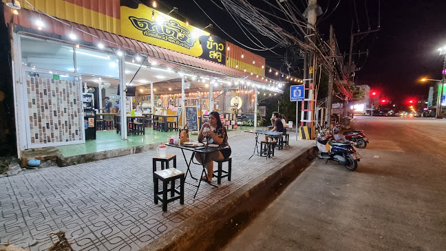 ตาตั๊ม ก๋วยเตี๋ยวโบราณน้ำแดง - การบริการอาหารและที่พัก