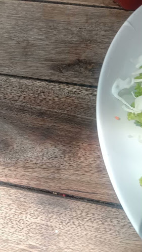 สเต๊กฮันเตอร์ - การบริการอาหารและที่พัก