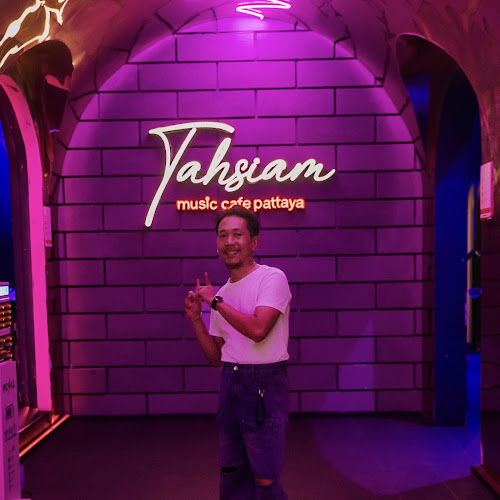 Tah Siam Music&Cafe ท่าสยามมิวสิคแอนด์คาเฟ่ พัทยา - การบริการอาหารและที่พัก