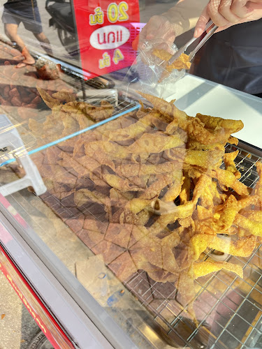 ไส้กรอกแดงทอดชิ้นละ 1 บาท (เจ้าแรกในพะเยา)