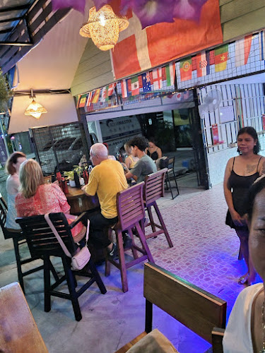 สปอร์ตบาร์ - การบริการอาหารและที่พัก