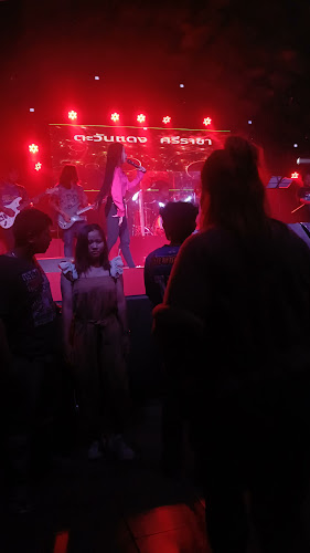 Opinii despre ตะวันแดงวาไรตี้ศรีราชา în อำเภอศรีราชา - การบริการอาหารและที่พัก