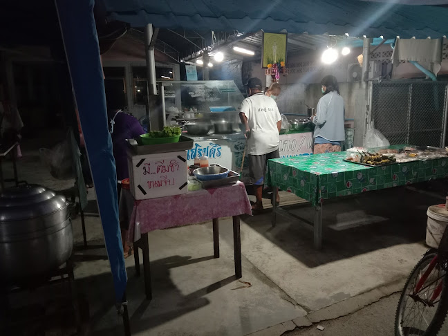 ร้านข้าวแกงป้าลอย