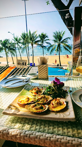 Opinii despre Beer Hubb (Pattaya Beach Road) în อำเภอบางละมุง - การบริการอาหารและที่พัก