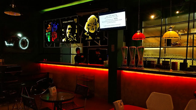 เฉลิมกรุง วินเทจ พัทยากลาง - การบริการอาหารและที่พัก