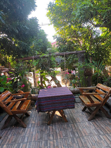 ร้านอาหารเฮือนไม้