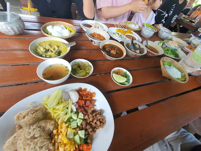 ร้านอาหารปั๋นใจ๋ - การบริการอาหารและที่พัก