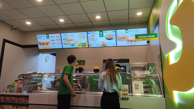 Subway - การบริการอาหารและที่พัก