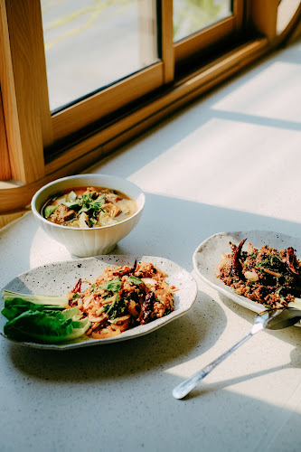 Aroidez อร่อยเด็ซ - การบริการอาหารและที่พัก