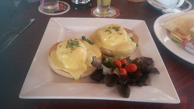 Robin Hood Tavern - การบริการอาหารและที่พัก