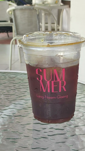 Summer lang-naam-glaang - การบริการอาหารและที่พัก
