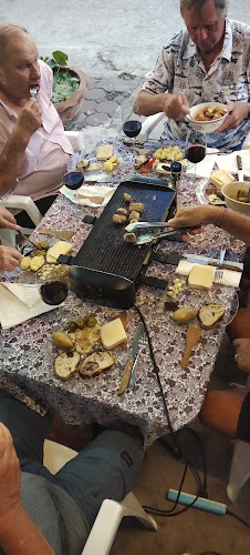 Opinii despre Swiss tiger bar kata în อำเภอเมืองภูเก็ต - การบริการอาหารและที่พัก