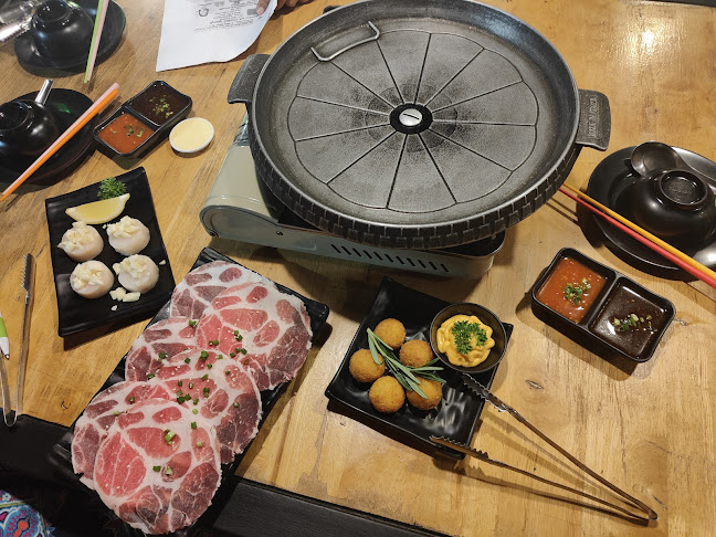 Kalasino กาลาสิโน-ปิ้งย่าง จิ้มจุ่ม โคขุนโพนยางคำ เบียร์วุ้น สาขาพัทยา - การบริการอาหารและที่พัก