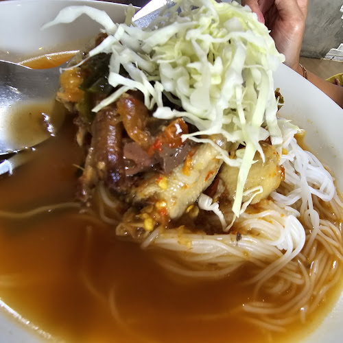 Opinii despre ขนมจีนจี้ลิ่ว บ๊ะจ่างภูเก็ต în อำเภอถลาง - การบริการอาหารและที่พัก