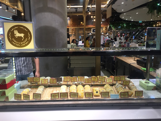 April's Bakery - การบริการอาหารและที่พัก