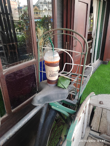 ภู-ธยาน์ คอฟฟี่ - การบริการอาหารและที่พัก