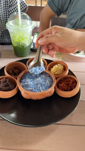 บ้านสวนริมชล - การบริการอาหารและที่พัก