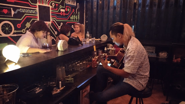 SpaceBar Korat - การบริการอาหารและที่พัก