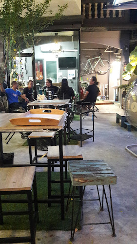 Pe' Hi-Rock Cafe - การบริการอาหารและที่พัก