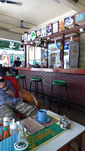 The Shamrock Bar - การบริการอาหารและที่พัก