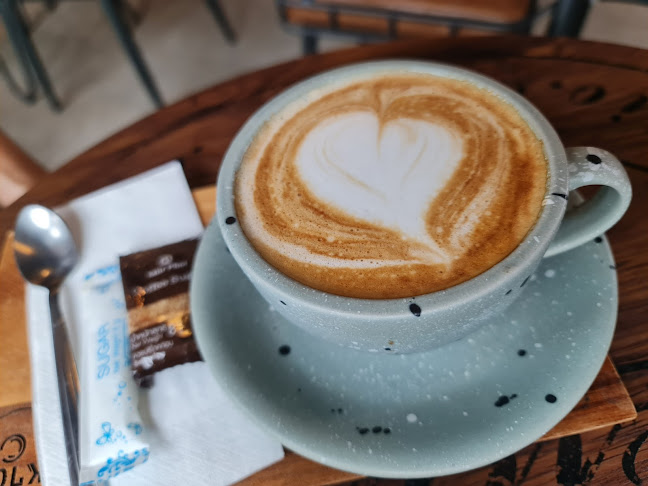 Comentarii opinii despre Folk Café Phuket