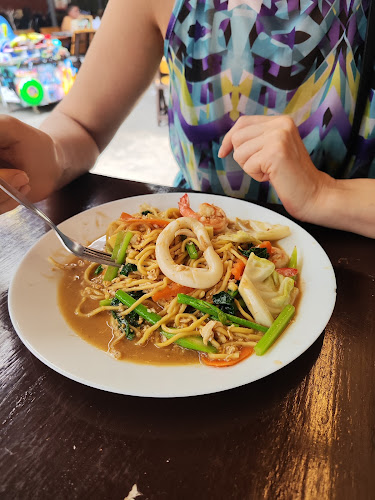 LEK SEAFOOD - การบริการอาหารและที่พัก