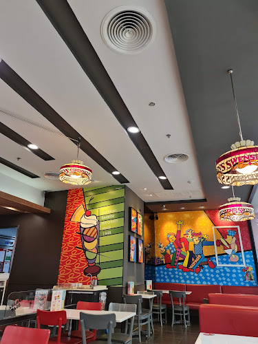 Swensen's Lotus Chalong - การบริการอาหารและที่พัก