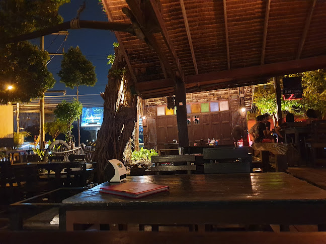 ร้านคนล่าฝันพัทยา - การบริการอาหารและที่พัก