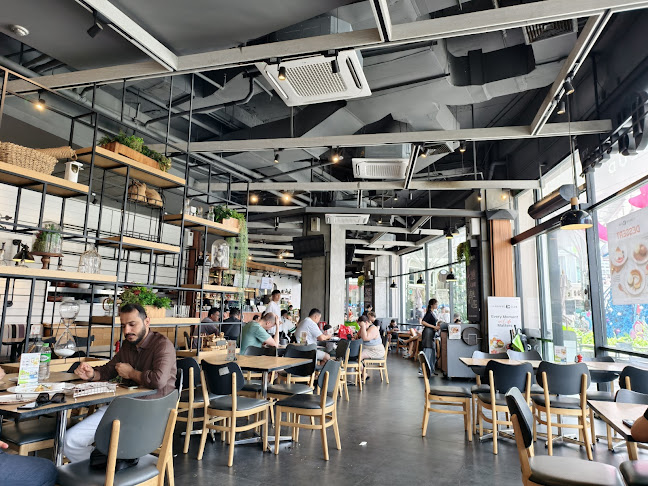 Opinii despre The Coffee Club Jungceylon Patong în อำเภอกะทู้ - การบริการอาหารและที่พัก