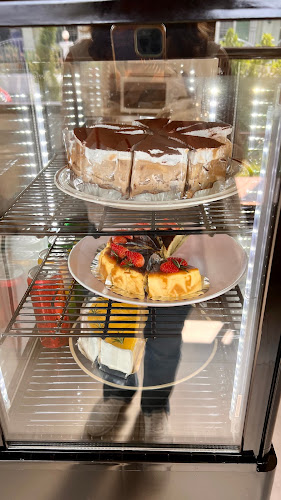 Vini cafe&garden ไวน์นิ คาเฟ่ แอนด์ การ์เด้น - การบริการอาหารและที่พัก