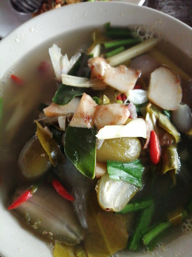 บ้านสวนริมชล - การบริการอาหารและที่พัก