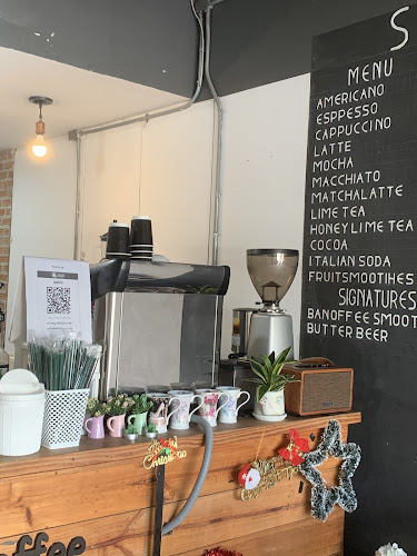 Alinda CAFE' - การบริการอาหารและที่พัก