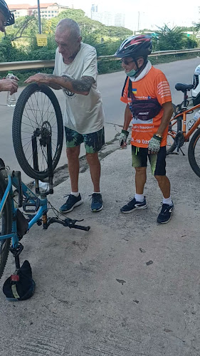 Richmond Sports Bar Guesthouse. - การบริการอาหารและที่พัก