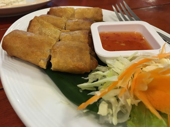 Red Chair - การบริการอาหารและที่พัก