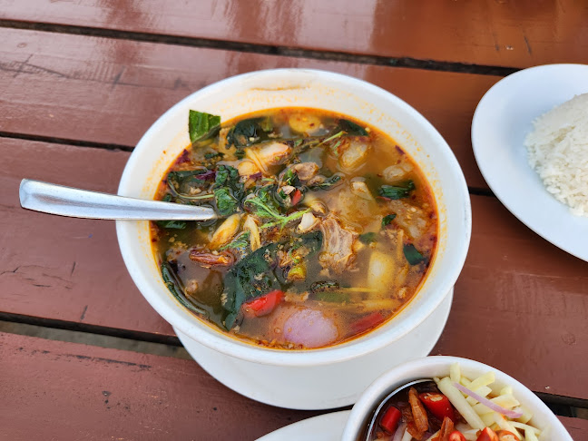 River Wine Restaurant&Karaoke - การบริการอาหารและที่พัก